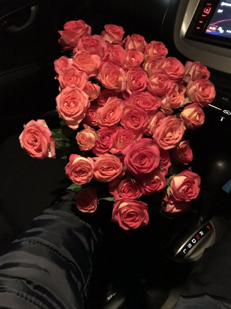 Цветы в салоне авто