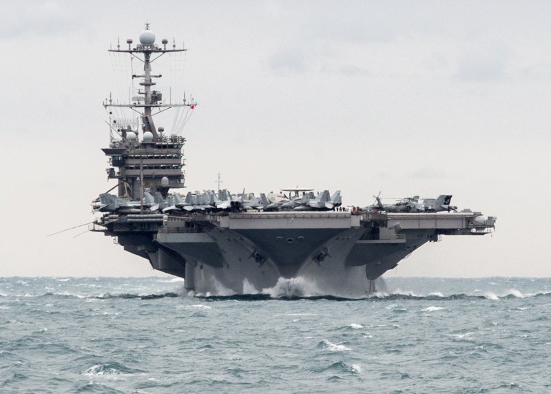 Авианосец ВМС США Гарри Трумэн