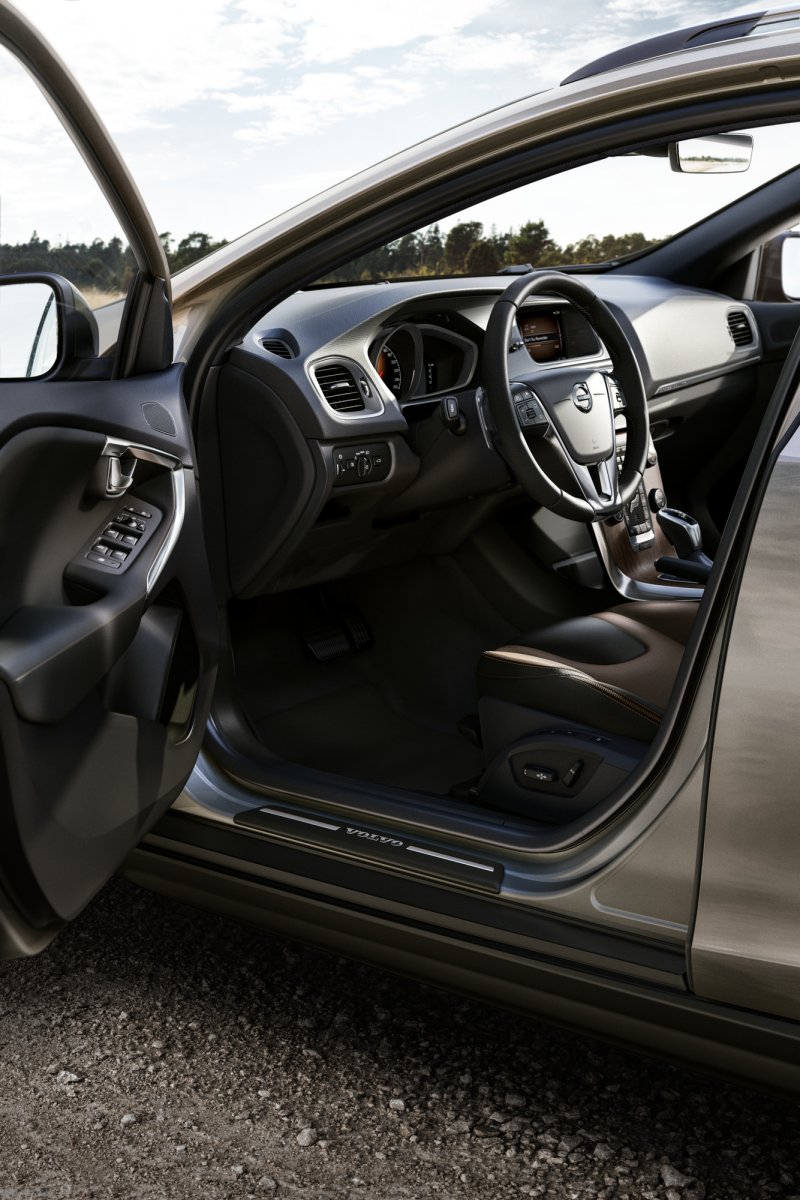 Volvo v40 Cross Country салон