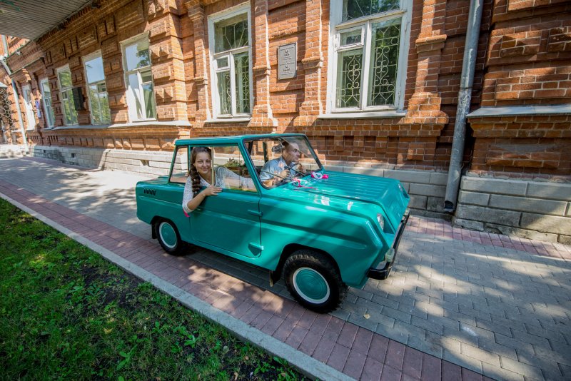 Машина инвалидка СМЗ