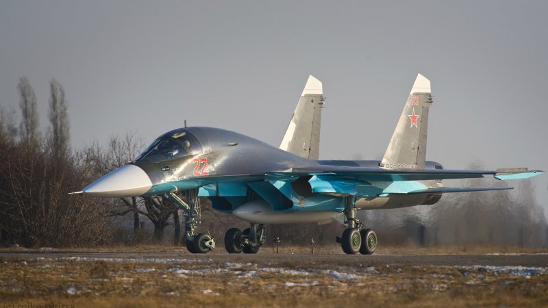 Су-34 бомбардировщик