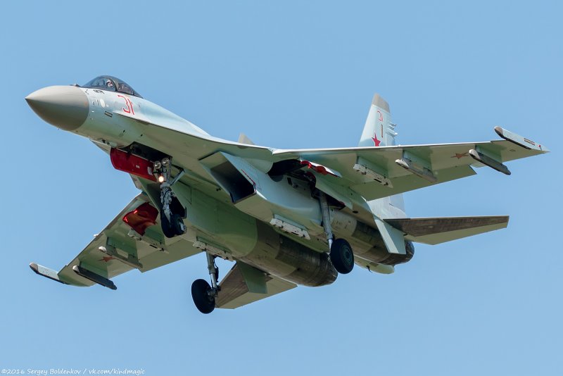 Самолет с пулеметом на носу