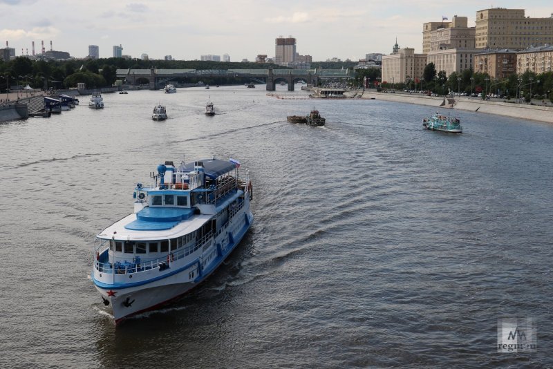 Парад судов на Москве реке
