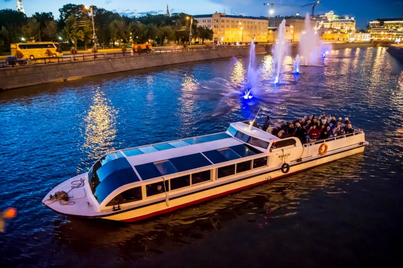 Теплоход фараон в Москве