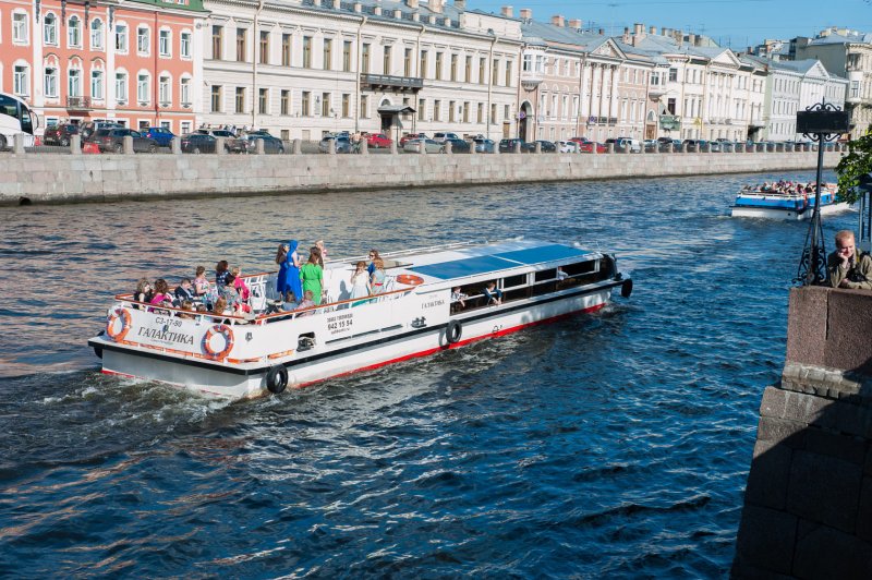 Нева теплоход в Санкт-Петербурге