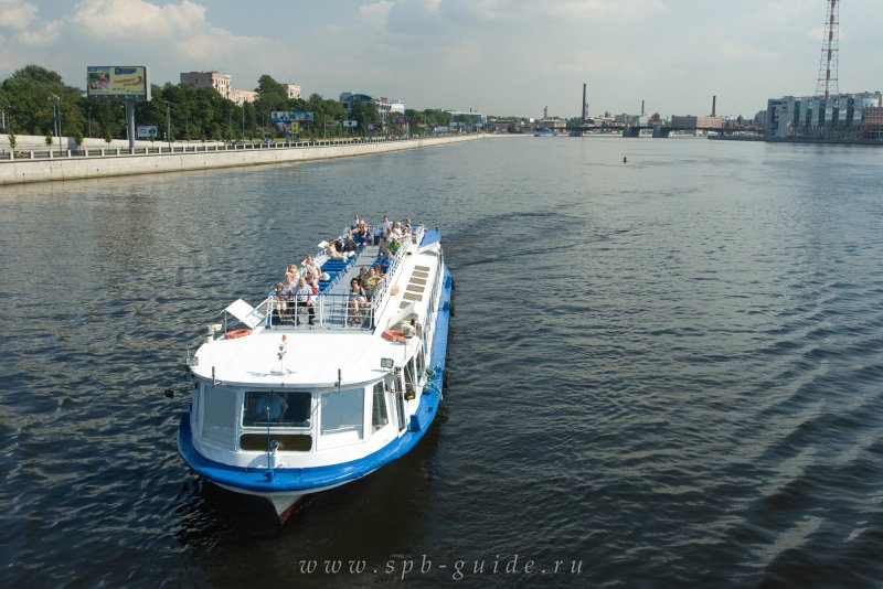Нева теплоход в Санкт-Петербурге