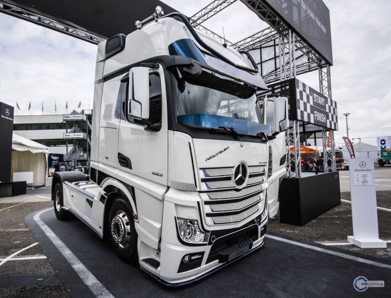 Mercedes-Benz Актрос
