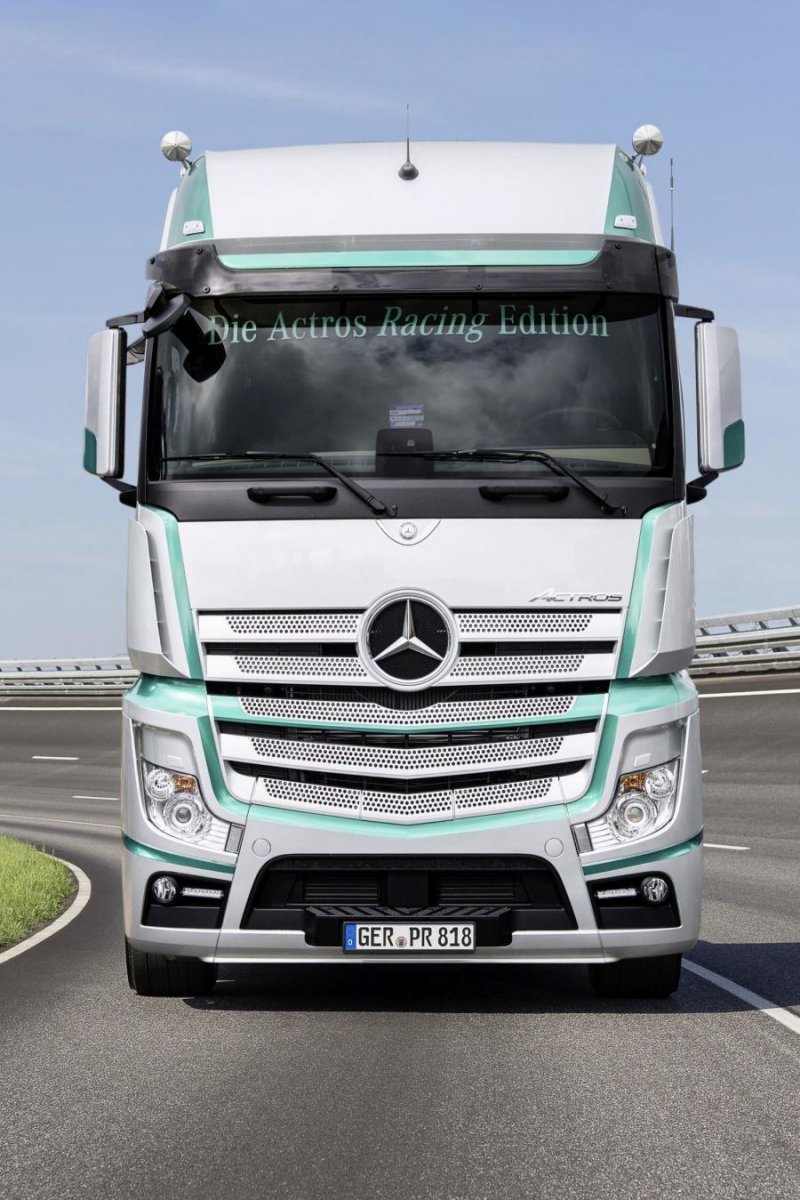 Mercedes Benz 1853 «Actros»