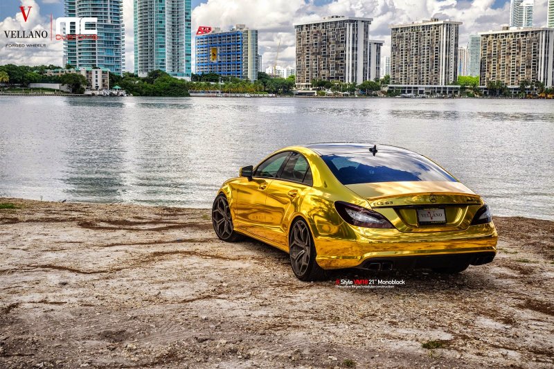 Золотой Мерседес CLS 63 AMG