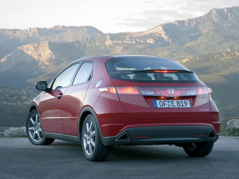 Honda Civic 8 поколение