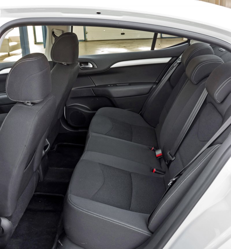Citroen c4 седан салон сзади