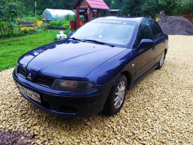 Митсубиси Каризма седан 2002