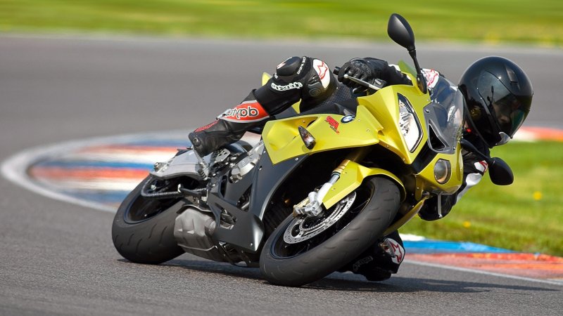 BMW s1000rr 1366x768