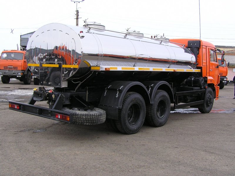 КАМАЗ 65207 молоковоз