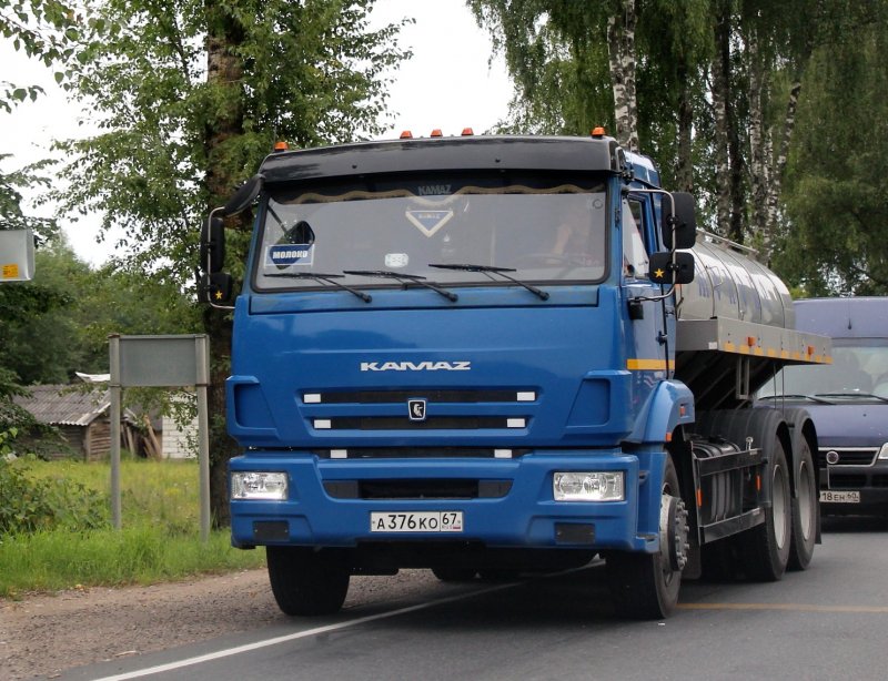 КАМАЗ 65207 молоковоз