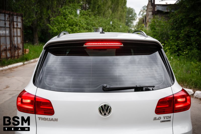 Заднее стекло Tiguan 2012
