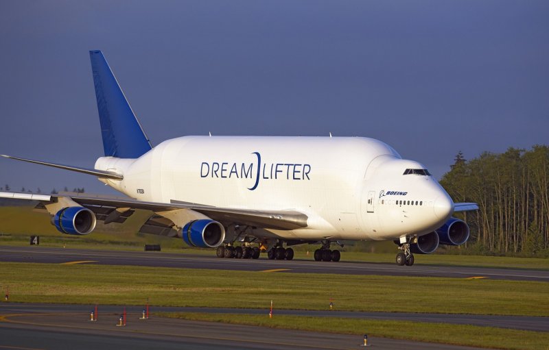 Самолет Boeing 747 LCF «Dreamlifter»