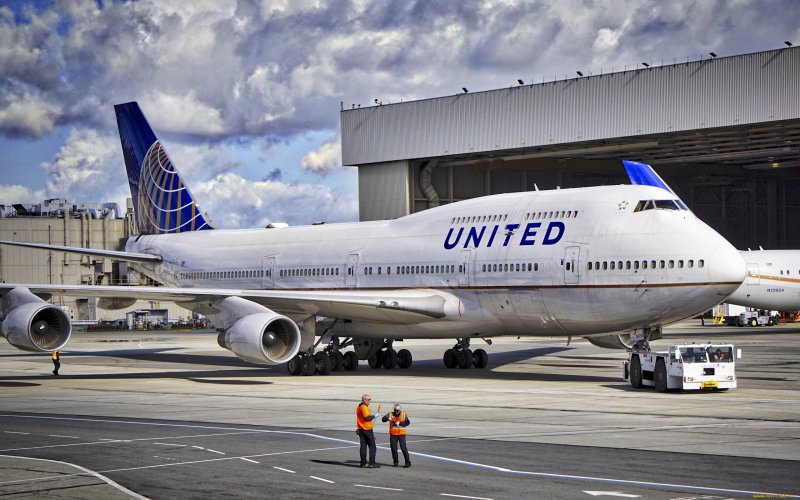 Авиалайнер Boeing 747