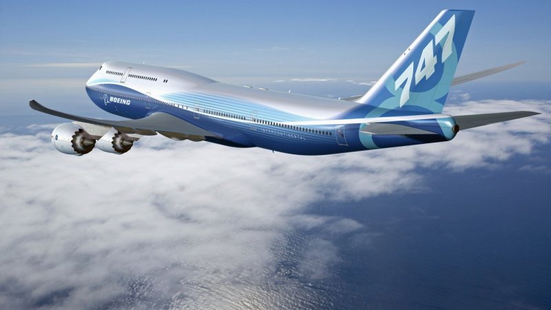 Авиалайнер Боинг 747