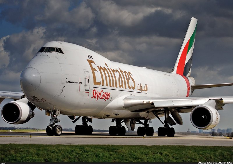 Авиалайнер Боинг 747