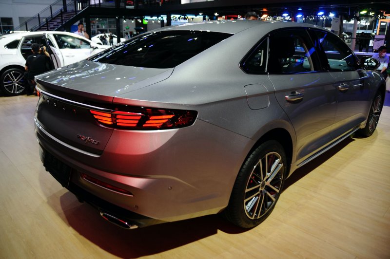 Geely седан 2021