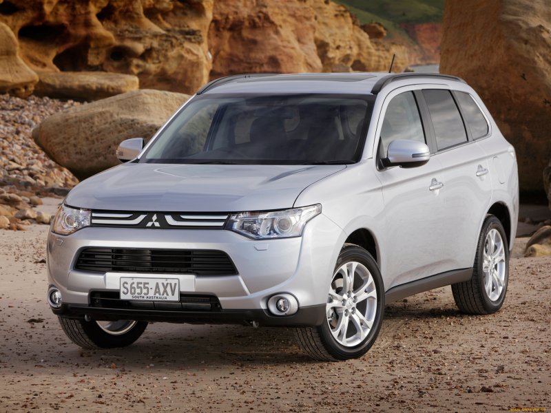 Mitsubishi Outlander Red