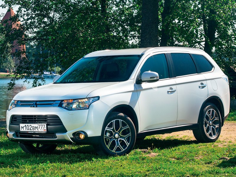 Mitsubishi Outlander PHEV 2016