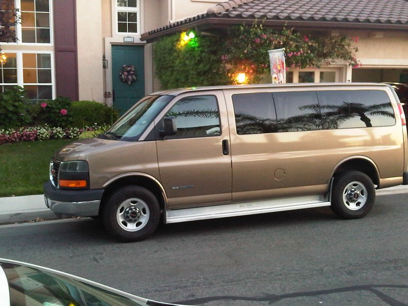 Chevrolet Uplander 1 поколение минивэн