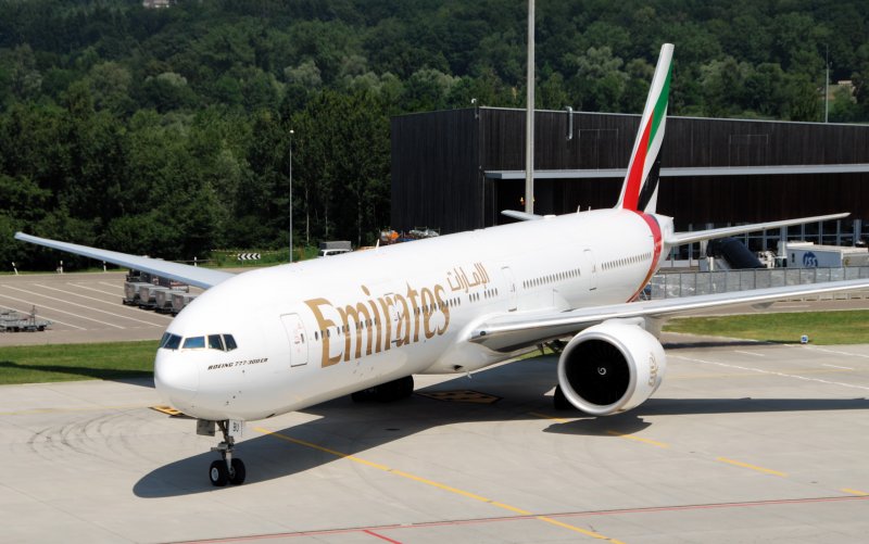 Боинг 737 Emirates