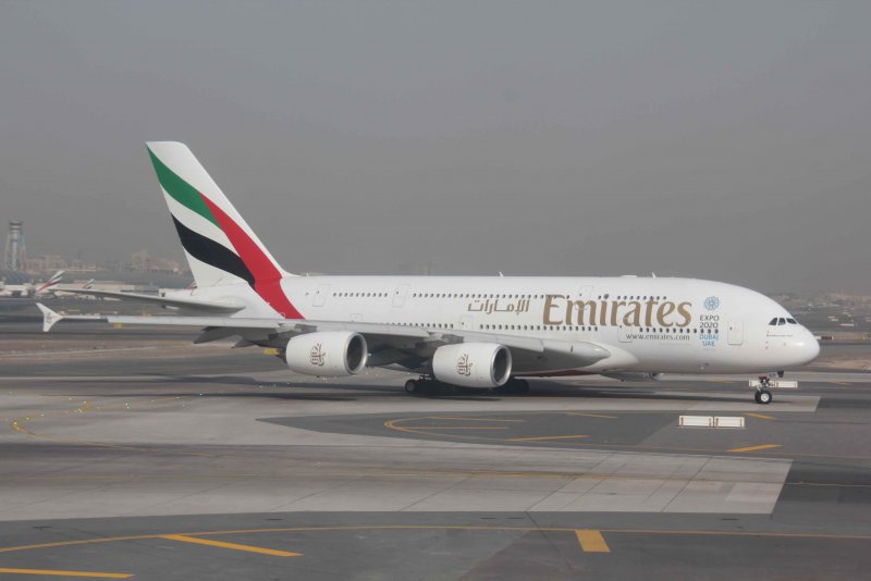 Боинг 737 Emirates