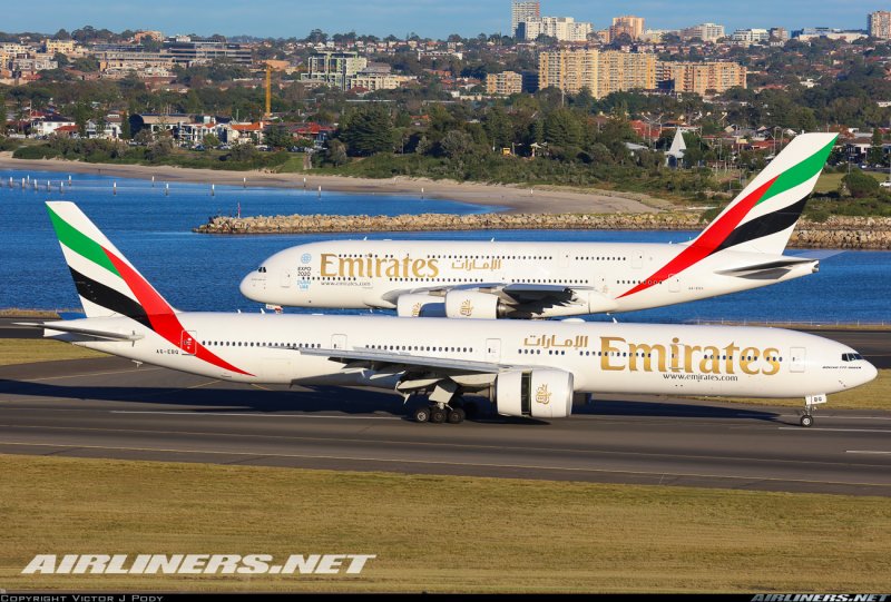 Самолёт Airbus a380 Emirates