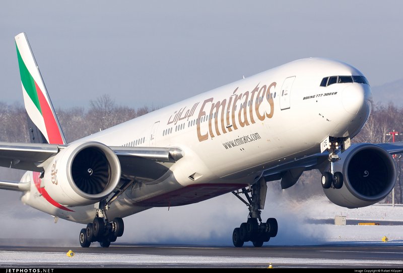 Боинг 737 Эмирейтс