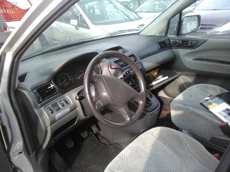Mitsubishi Space Wagon 1997 салон