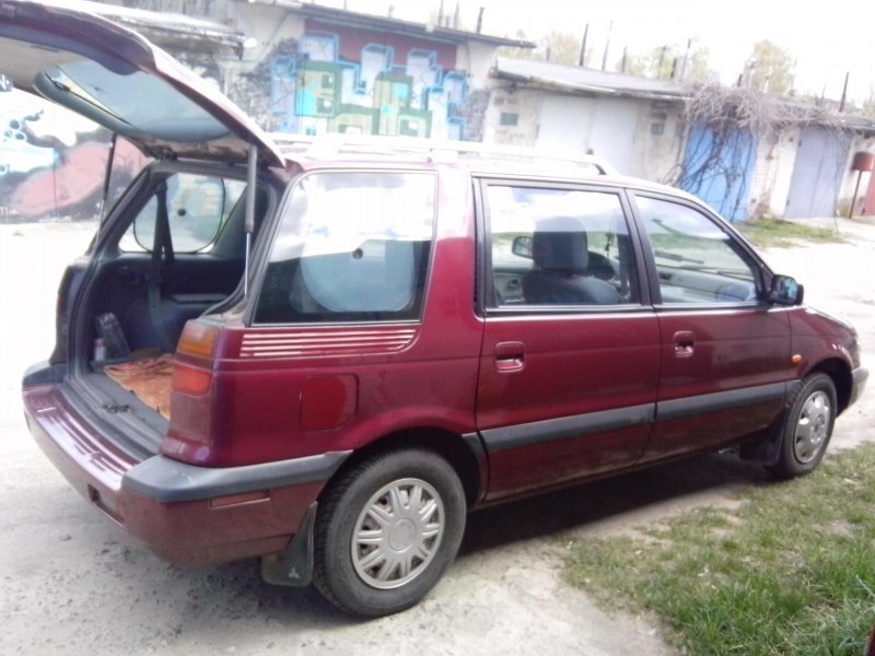 Mitsubishi Space Wagon 1997 салон