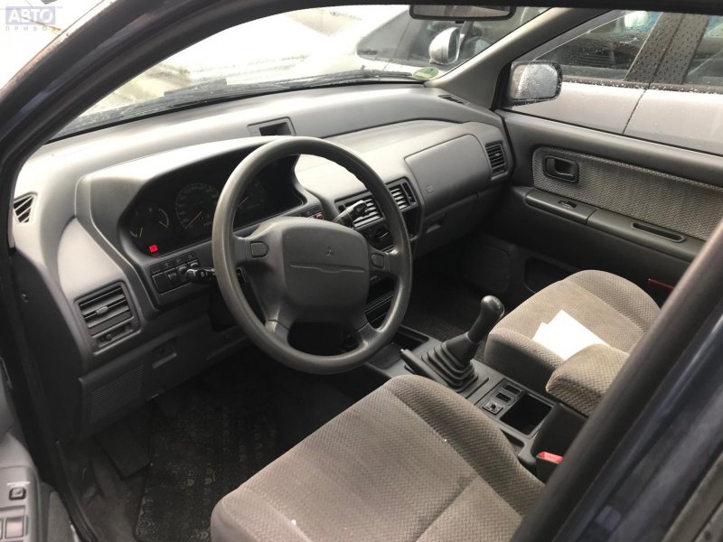 Mitsubishi Space Wagon 2.4 at, 2002