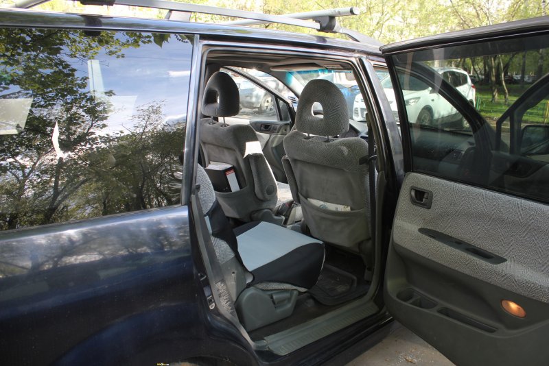 Mitsubishi Space Wagon 1998