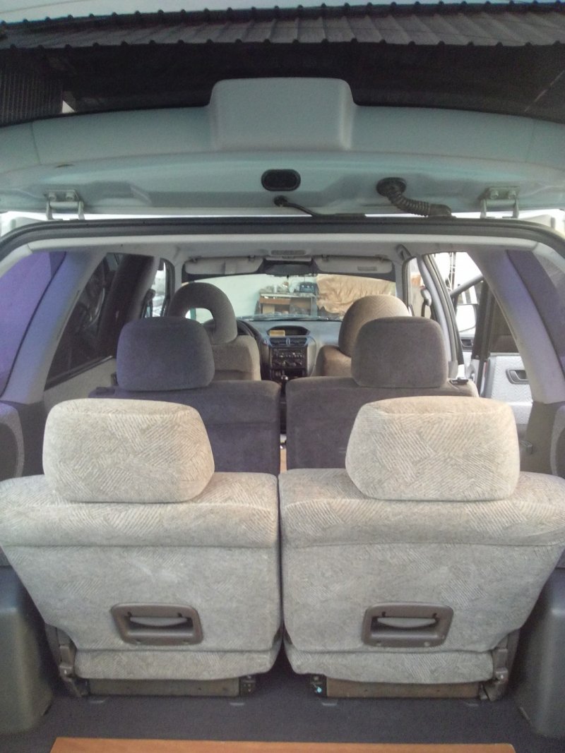 Mitsubishi Space Wagon 1993 года салон