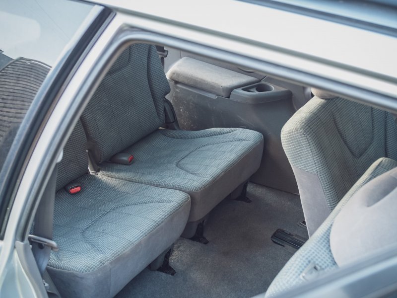 Mitsubishi Space Runner салон