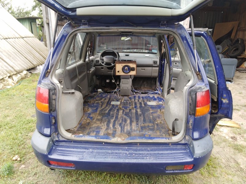 Mitsubishi Space Wagon n83w салон