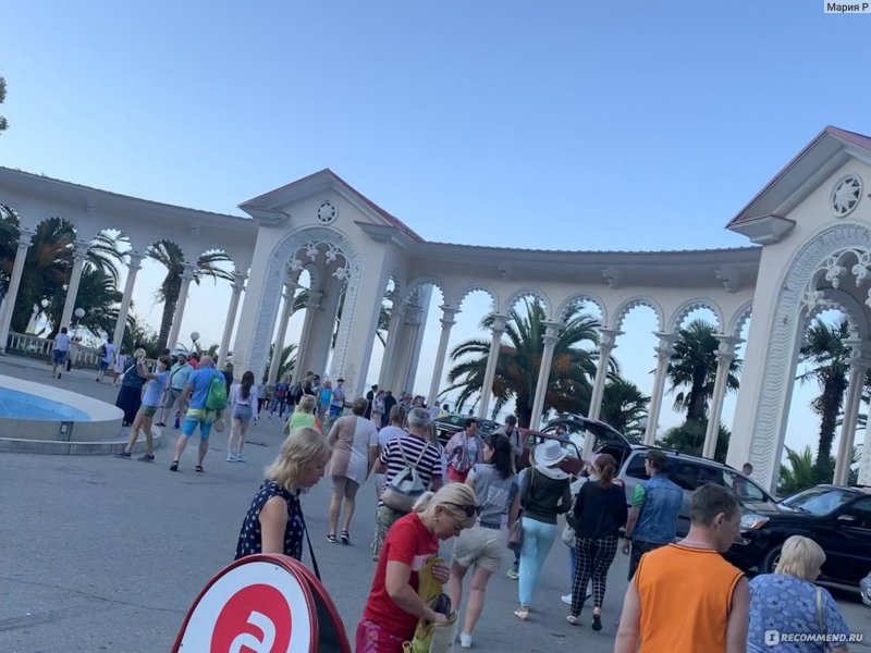 Памятник зонт Гагра