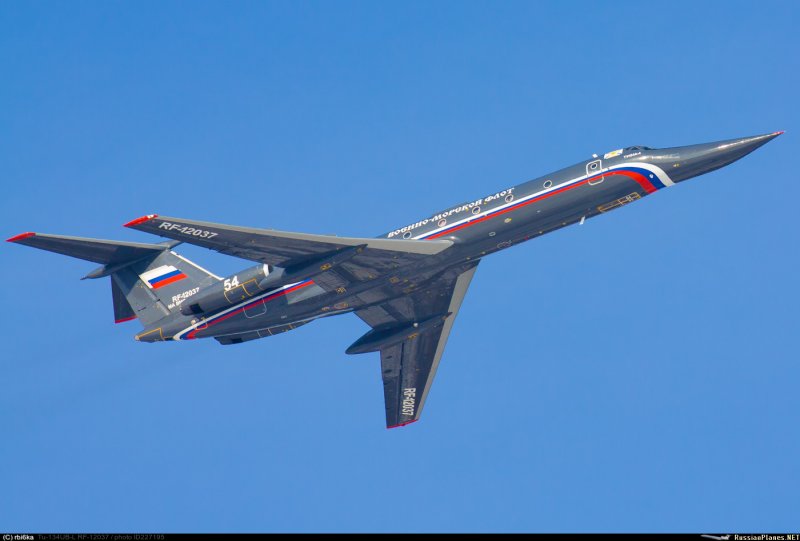 Самолет ту 142м
