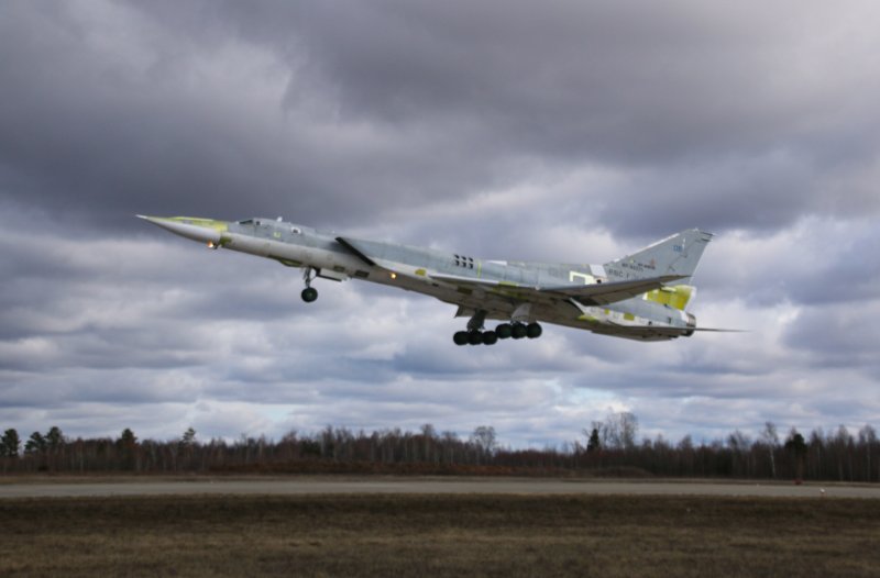 Турбовинтовой стратегический бомбардировщик-ракетоносец ту-95