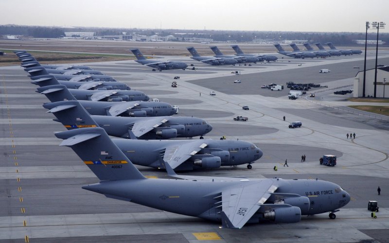 Американский транспортный самолет c-17