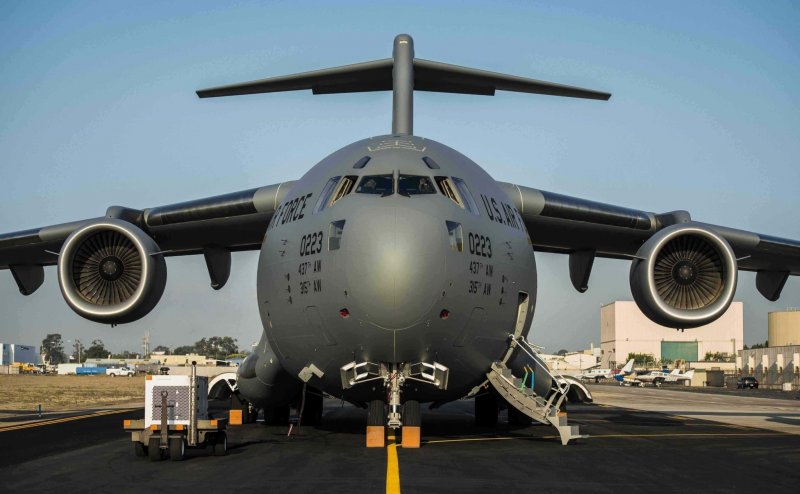 Военно-транспортный самолет Boeing c-17a Globemaster III