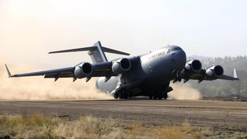 Американский грузовой самолет c17 Globemaster