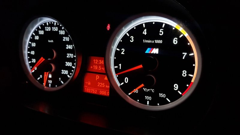 BMW m3 спидометр
