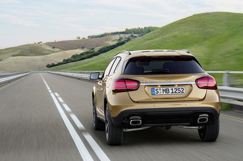 Мерседес Бенц GLA 250d