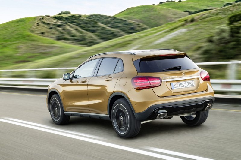 Мерседес Бенц GLA 220
