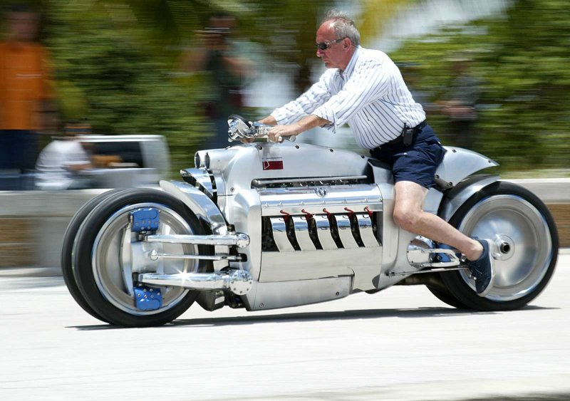 Мотоцикл dodge Tomahawk v10 Superbike