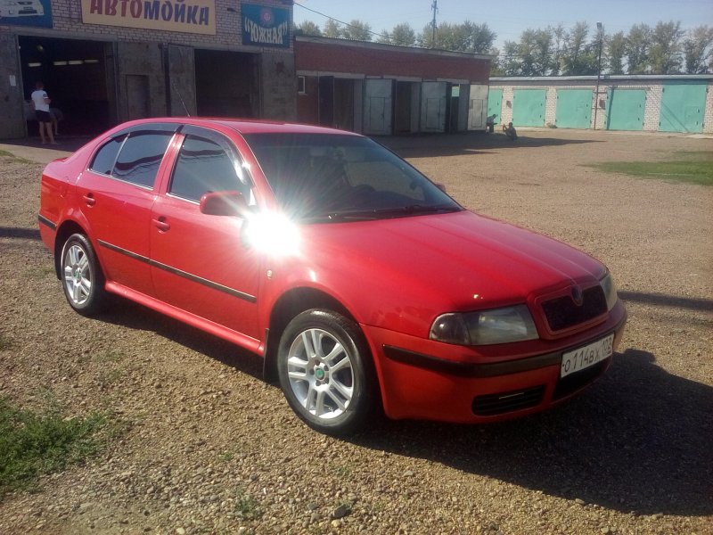 Шкода Октавия тур 1.4 75 л.с 2010